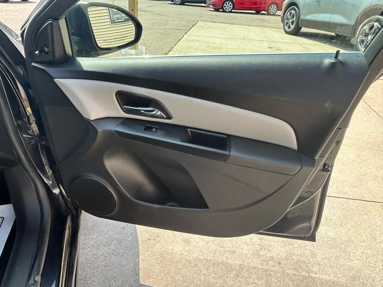 Chevrolet Cruze 4dr Sdn LS 2011