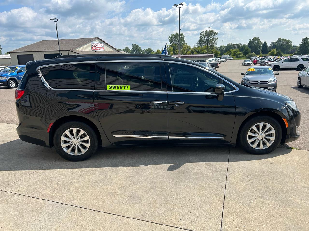 Chrysler Pacifica Touring-L FWD 2017
