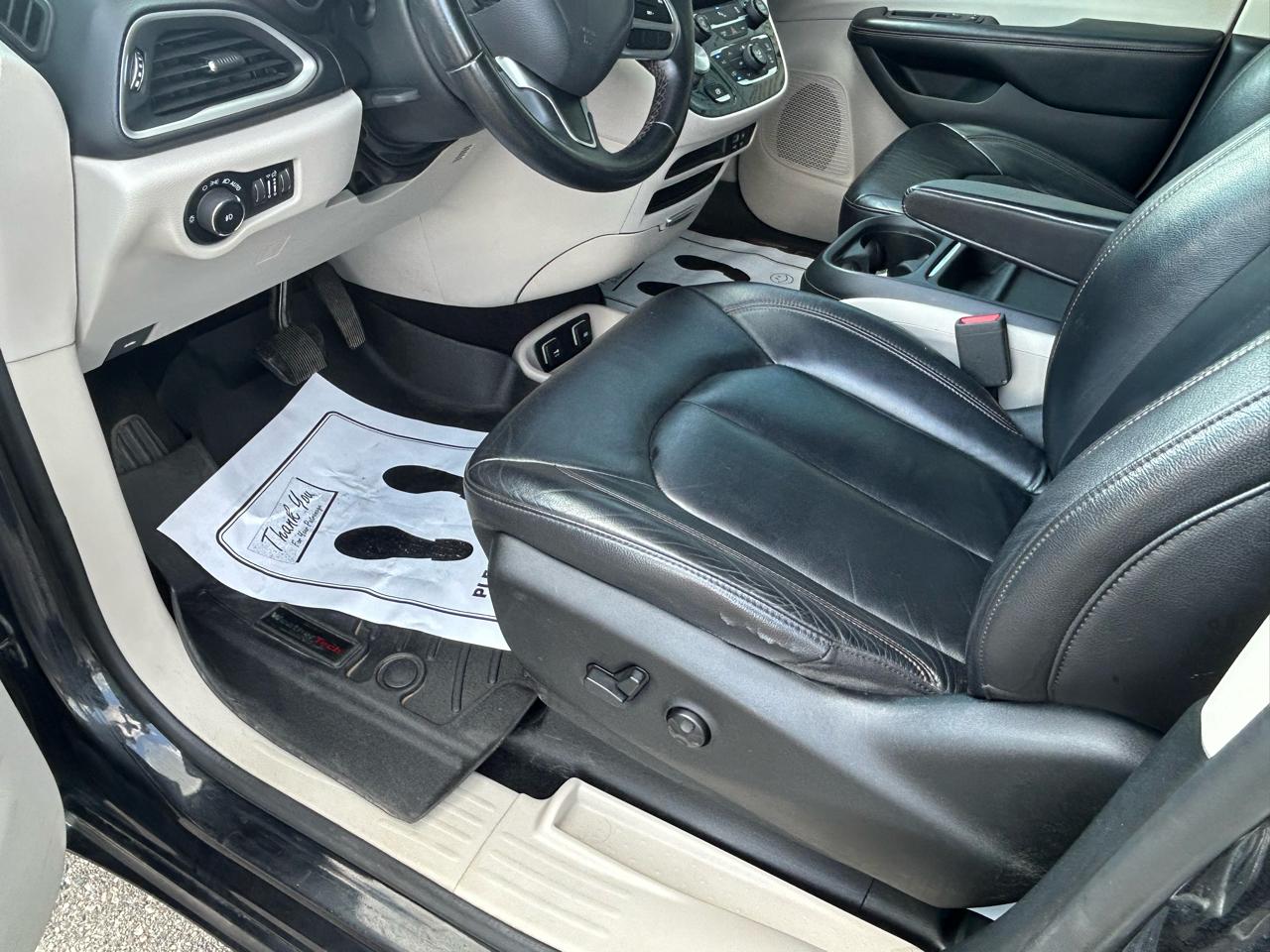 Chrysler Pacifica Touring-L FWD 2017