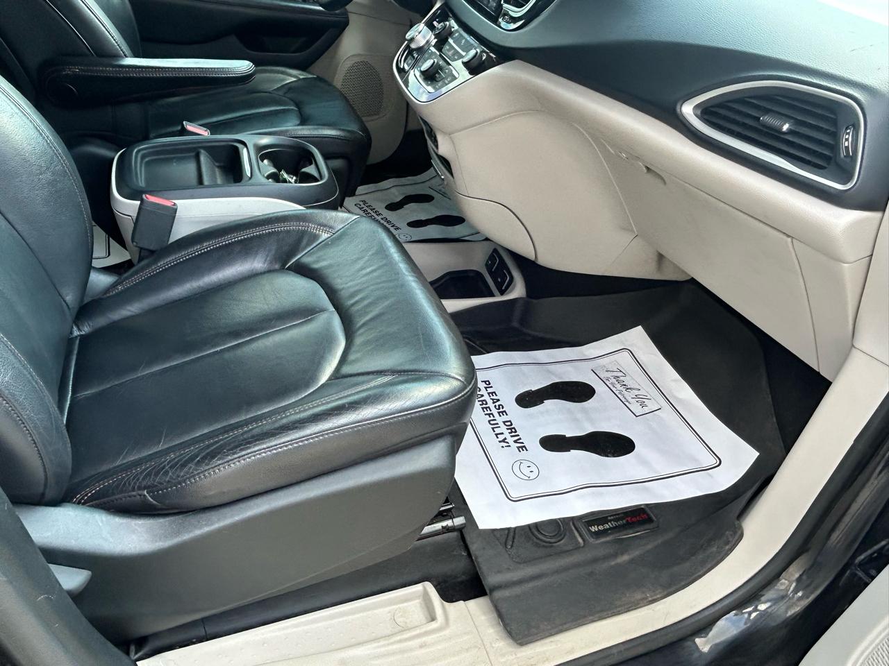 Chrysler Pacifica Touring-L FWD 2017