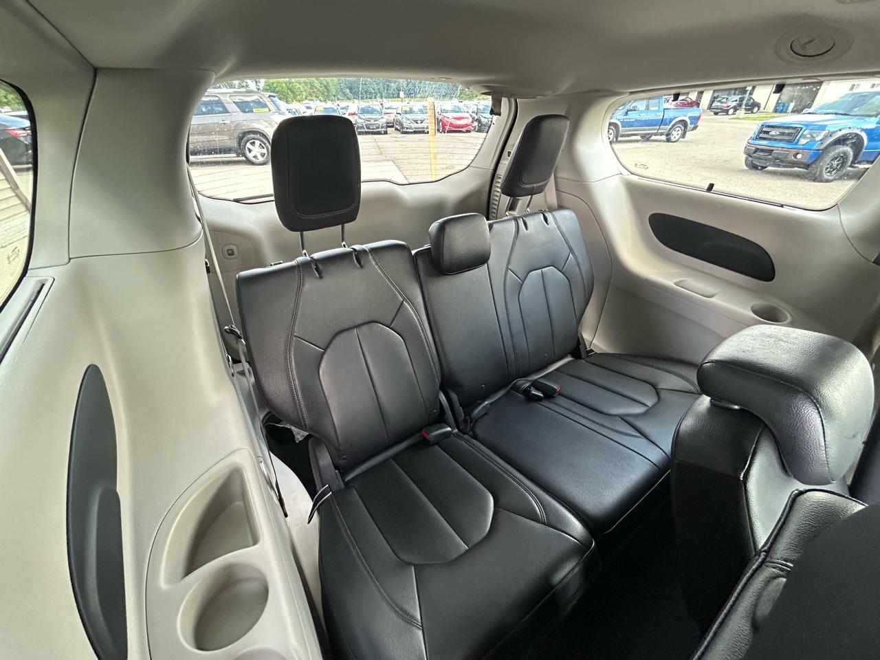 Chrysler Pacifica Touring-L FWD 2017
