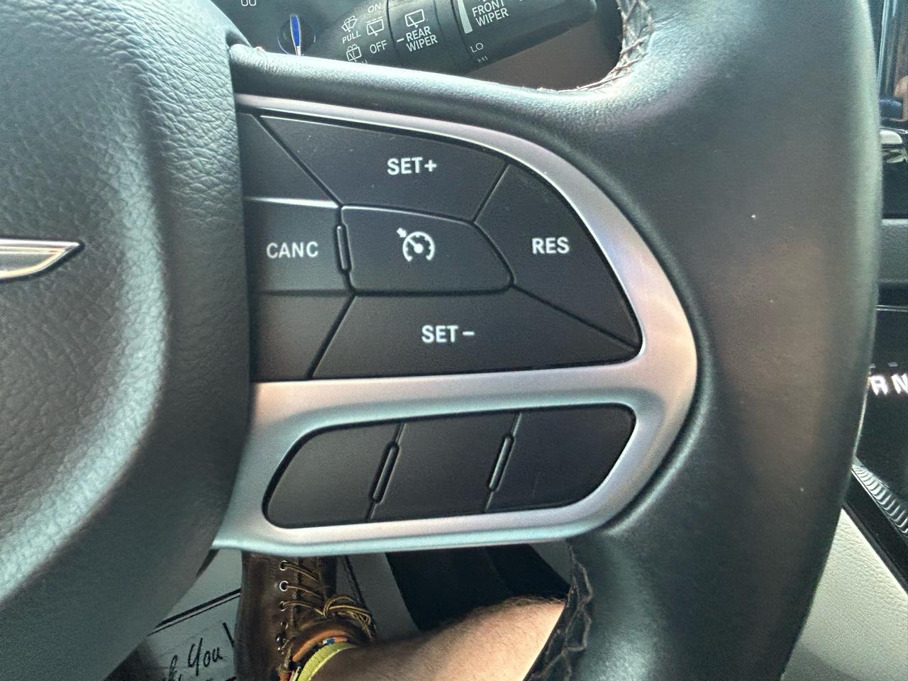 Chrysler Pacifica Touring-L FWD 2017