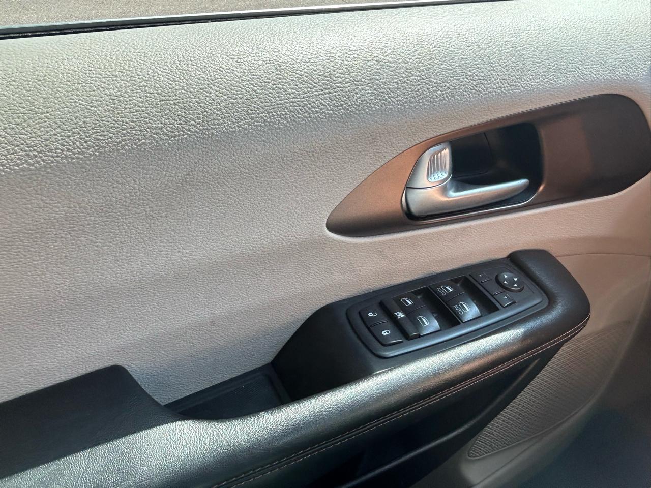 Chrysler Pacifica Touring-L FWD 2017