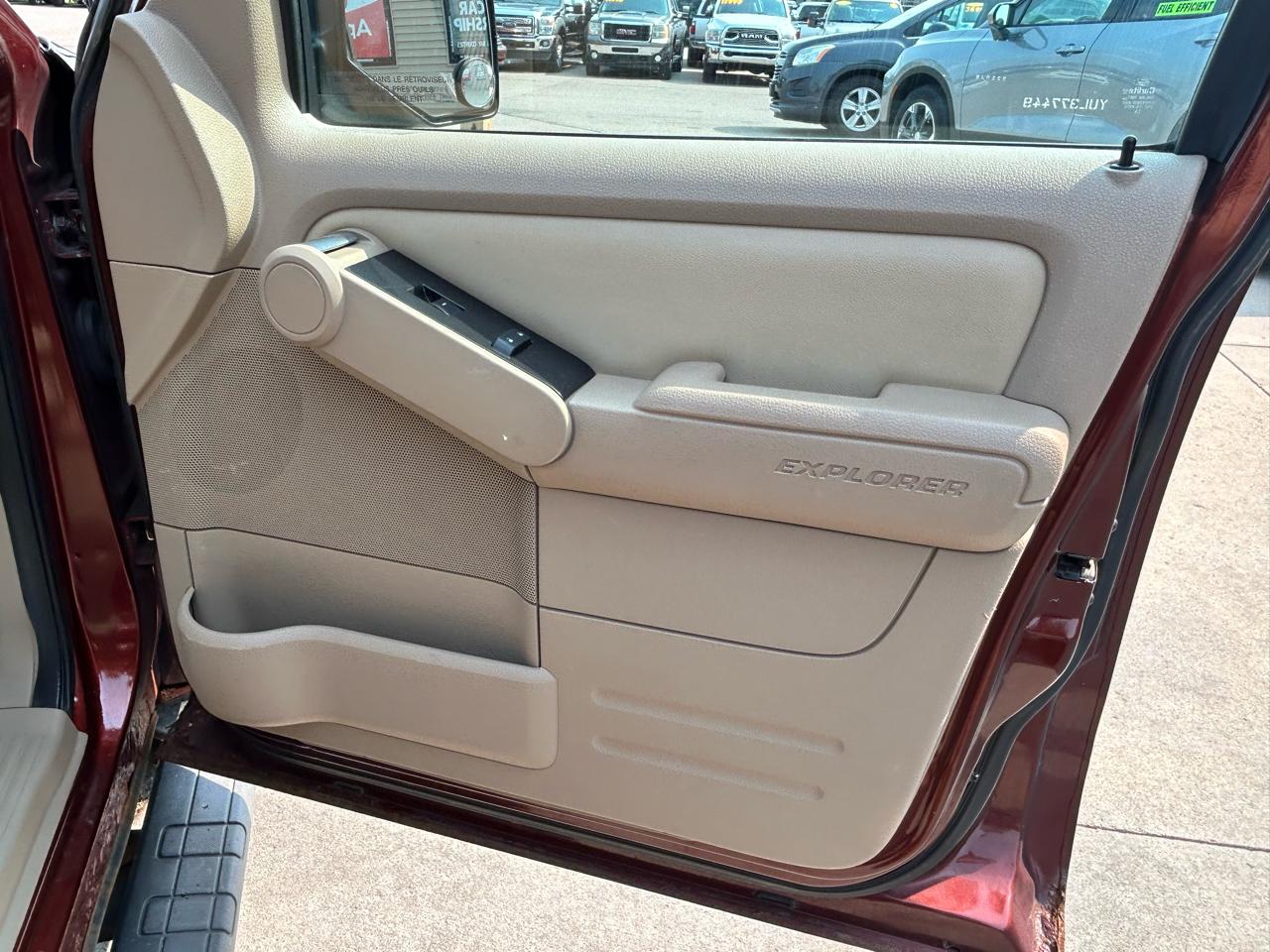Ford Explorer Sport Trac 4WD 4dr V8 XLT 2010