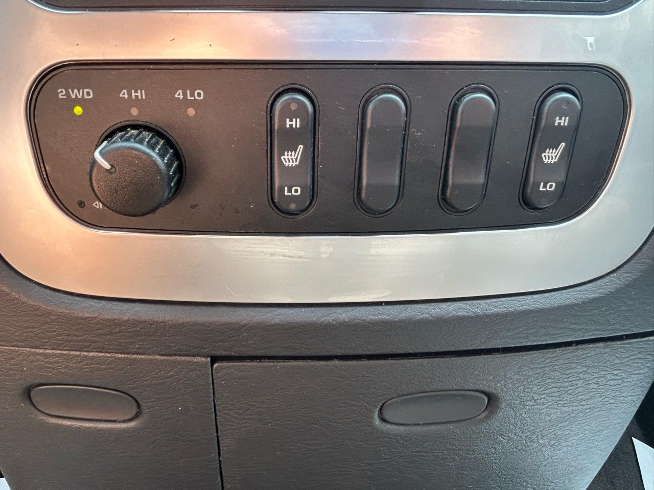 Dodge Ram 2500 4dr Quad Cab 140.5" WB 4WD SLT 2004