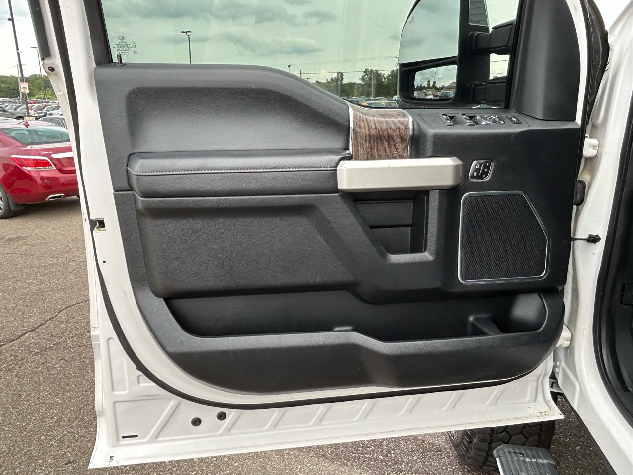 Ford Super Duty F-250 SRW Lariat 4WD Crew Cab 6.75' Box 2019