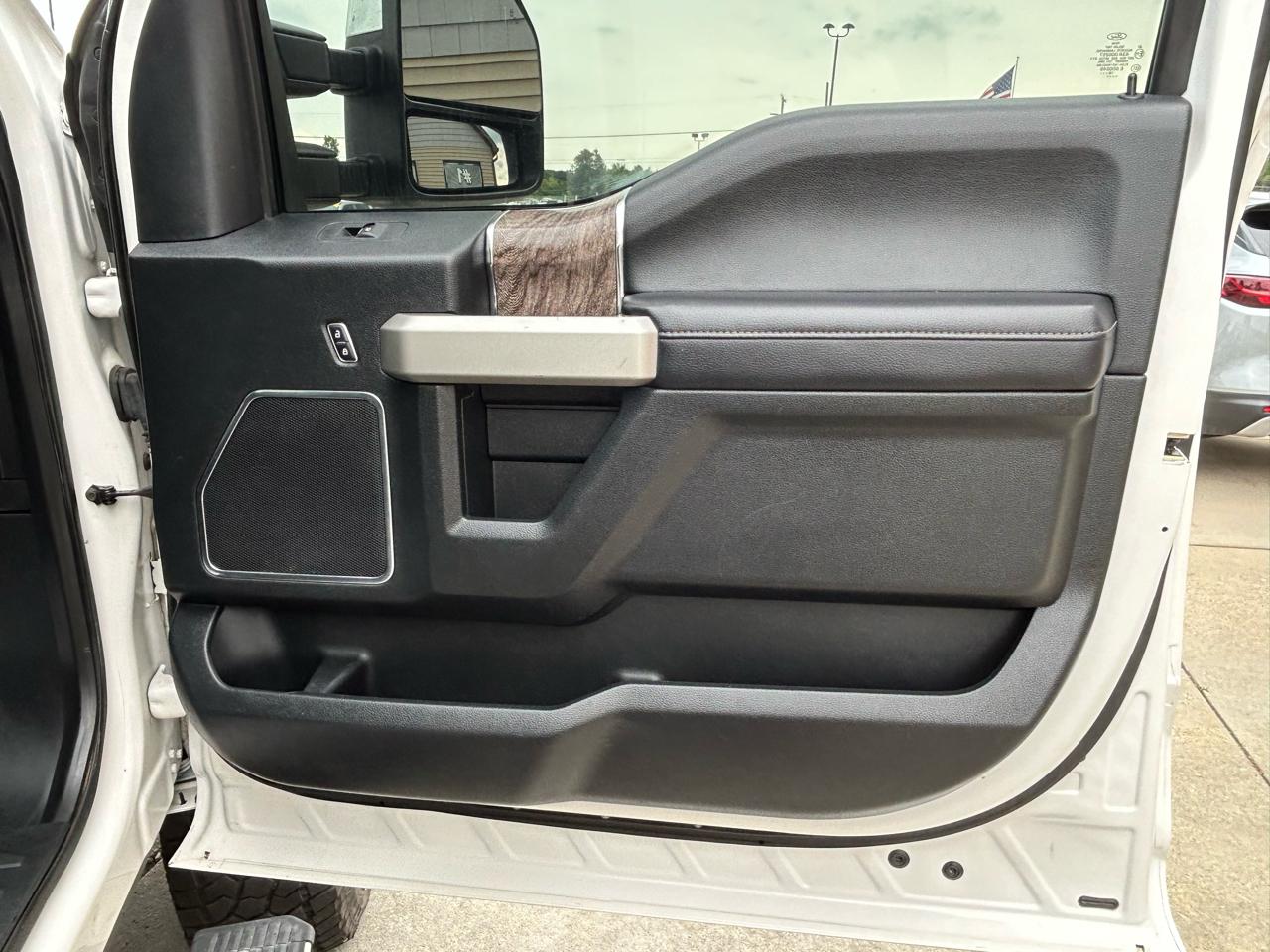 Ford Super Duty F-250 SRW Lariat 4WD Crew Cab 6.75' Box 2019
