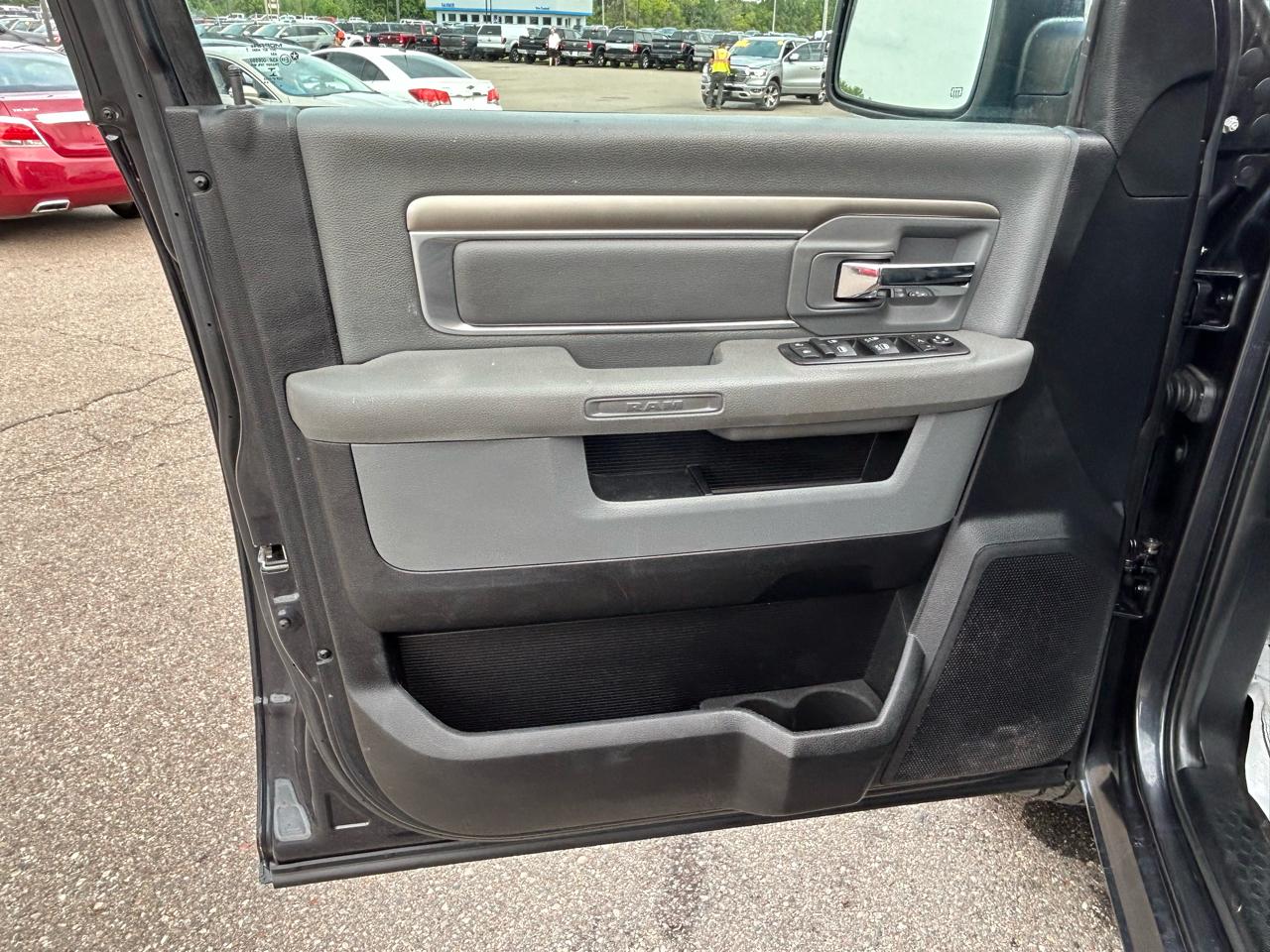 RAM 1500 4WD Crew Cab 140.5" Big Horn 2016
