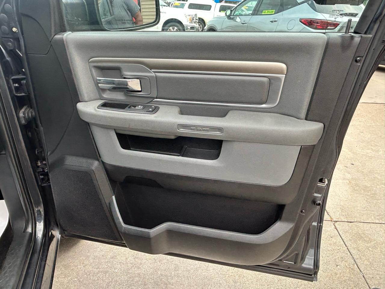 RAM 1500 4WD Crew Cab 140.5" Big Horn 2016
