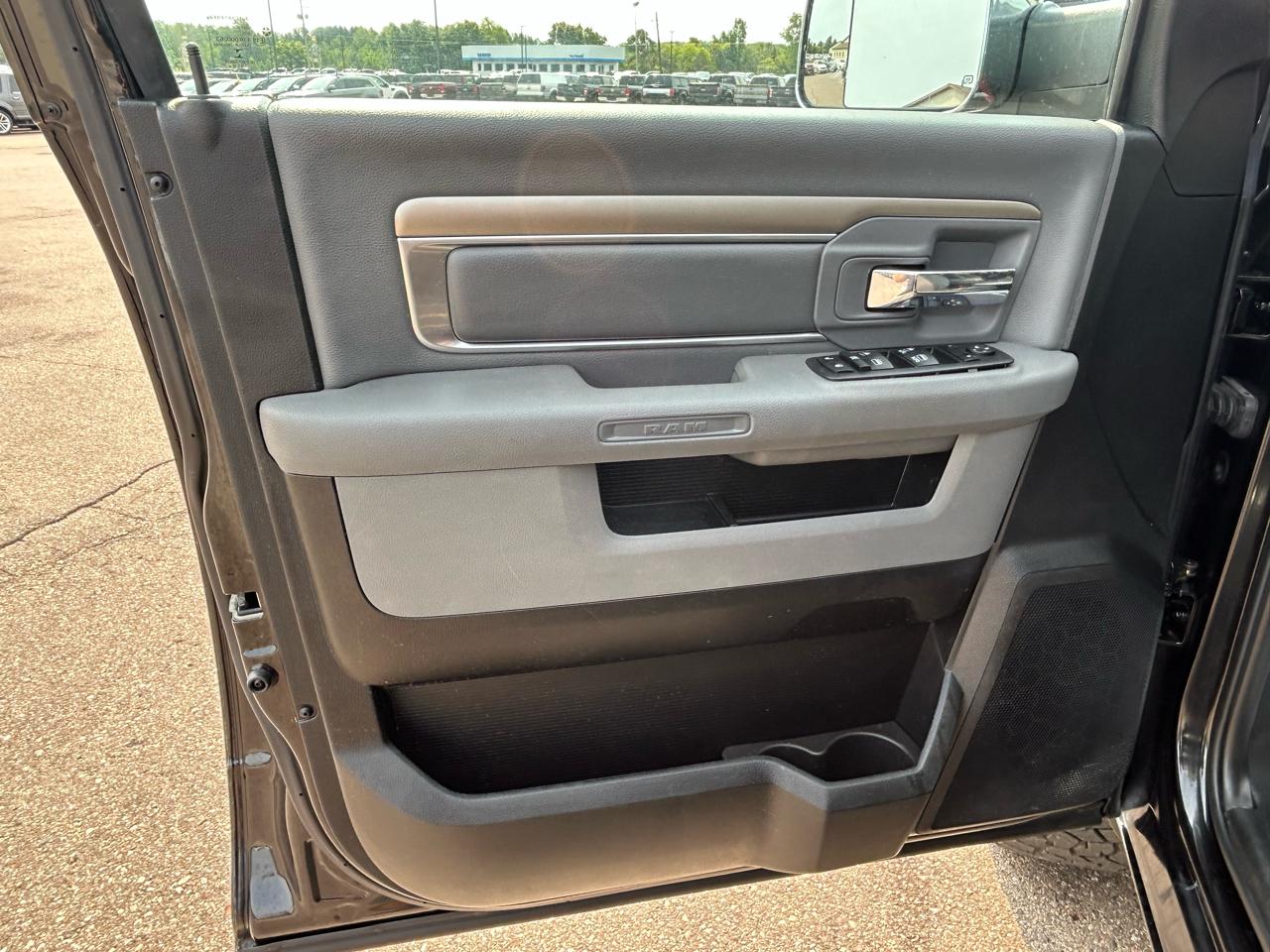 RAM 1500 Big Horn 4x4 Crew Cab 5'7" Box 2018