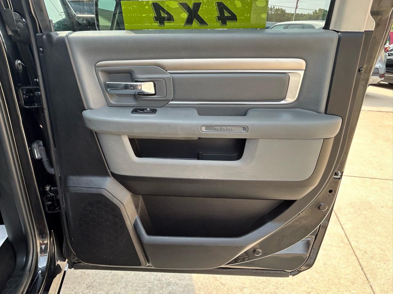 RAM 1500 Big Horn 4x4 Crew Cab 5'7" Box 2018