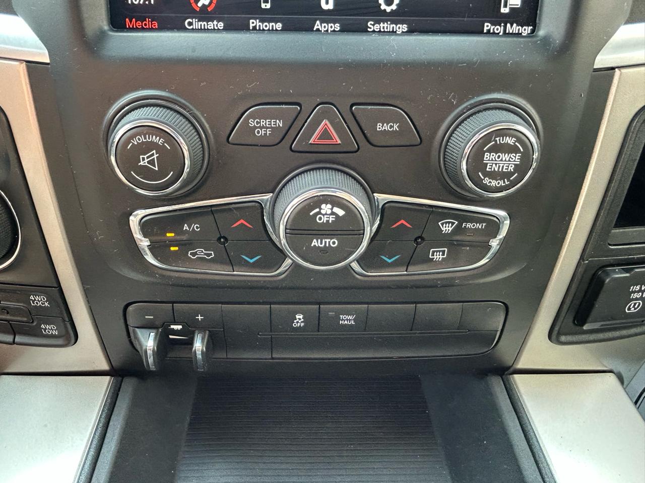 RAM 1500 Big Horn 4x4 Crew Cab 5'7" Box 2018