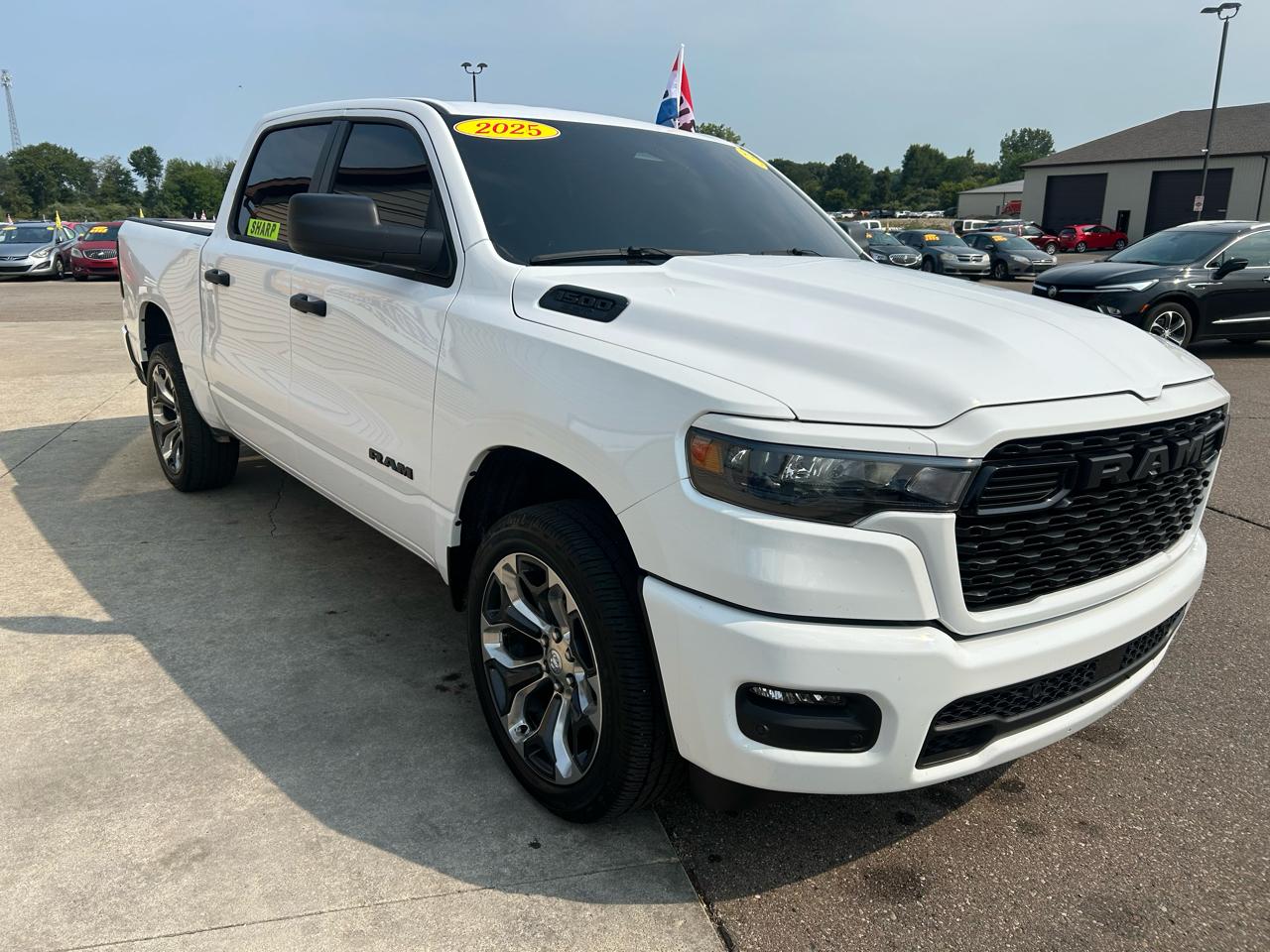 RAM 1500 Tradesman 4x4 Crew Cab 5'7" Box 2025