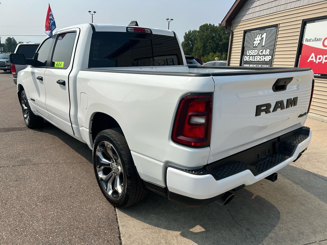 RAM 1500 Tradesman 4x4 Crew Cab 5'7" Box 2025