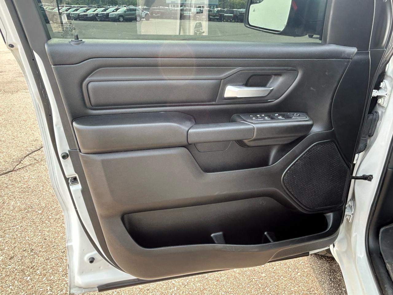 RAM 1500 Tradesman 4x4 Crew Cab 5'7" Box 2025