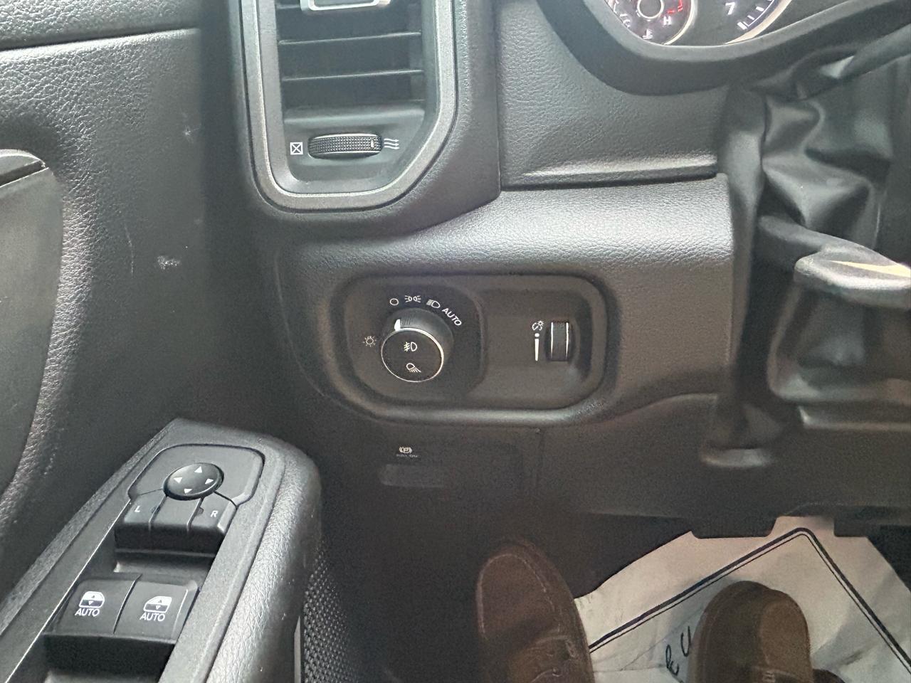 RAM 1500 Tradesman 4x4 Crew Cab 5'7" Box 2025