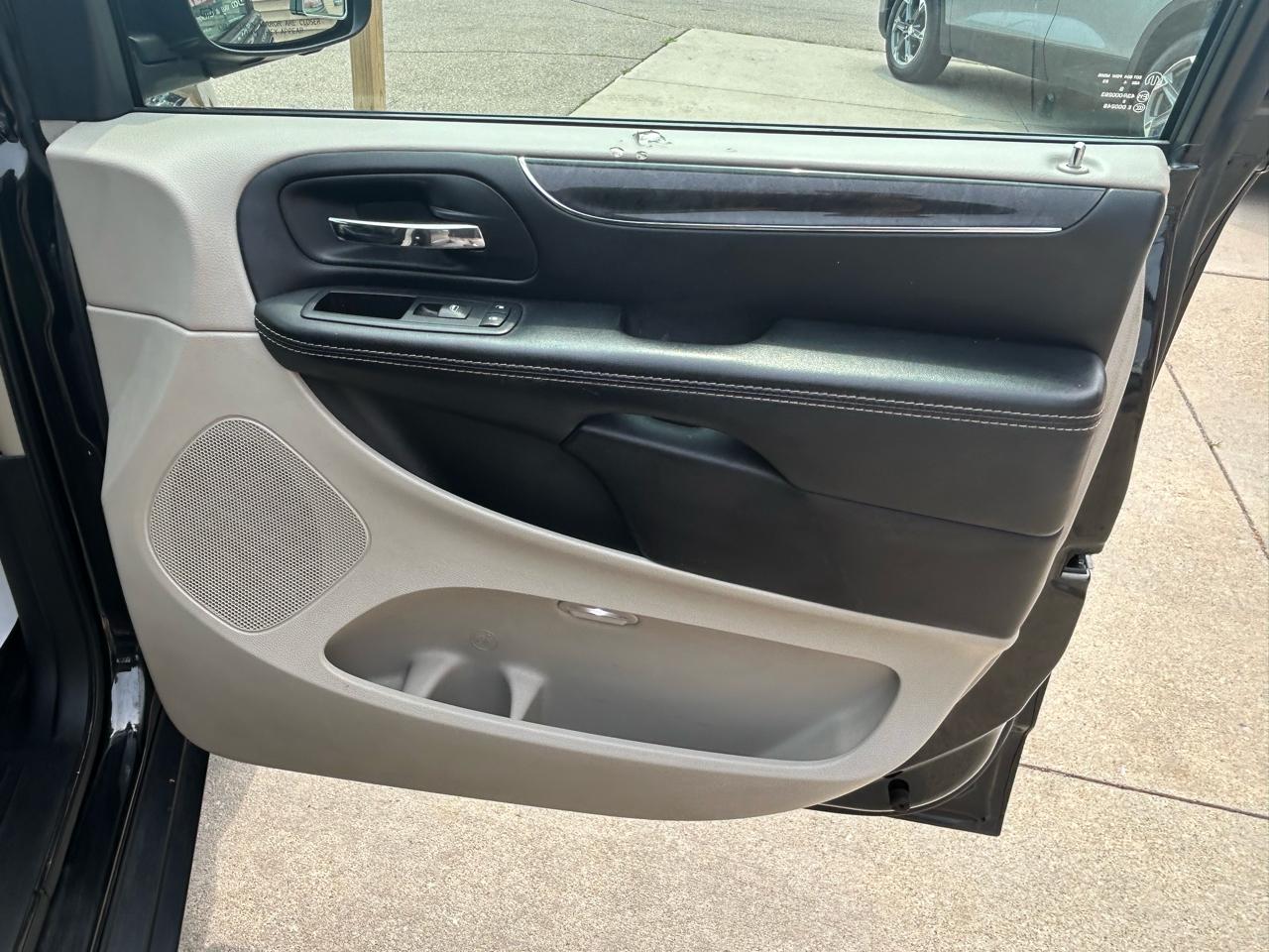 Chrysler Town & Country 4dr Wgn Touring 2014