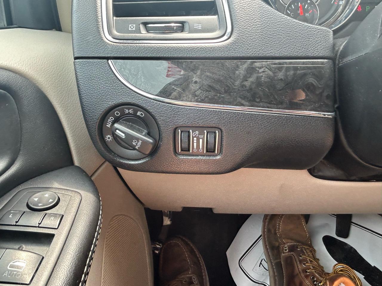 Chrysler Town & Country 4dr Wgn Touring 2014