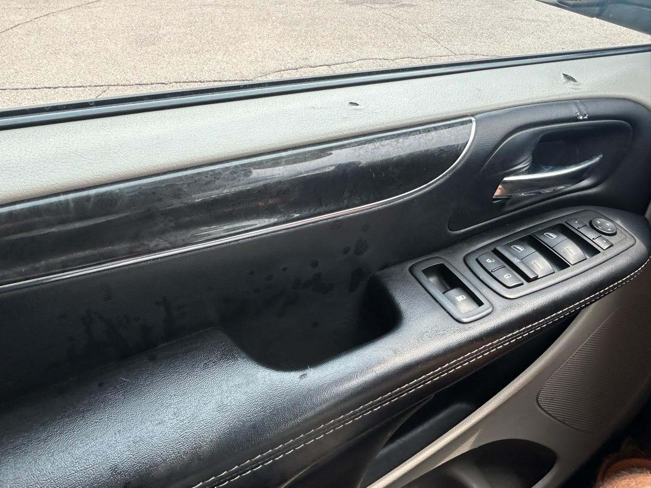 Chrysler Town & Country 4dr Wgn Touring 2014