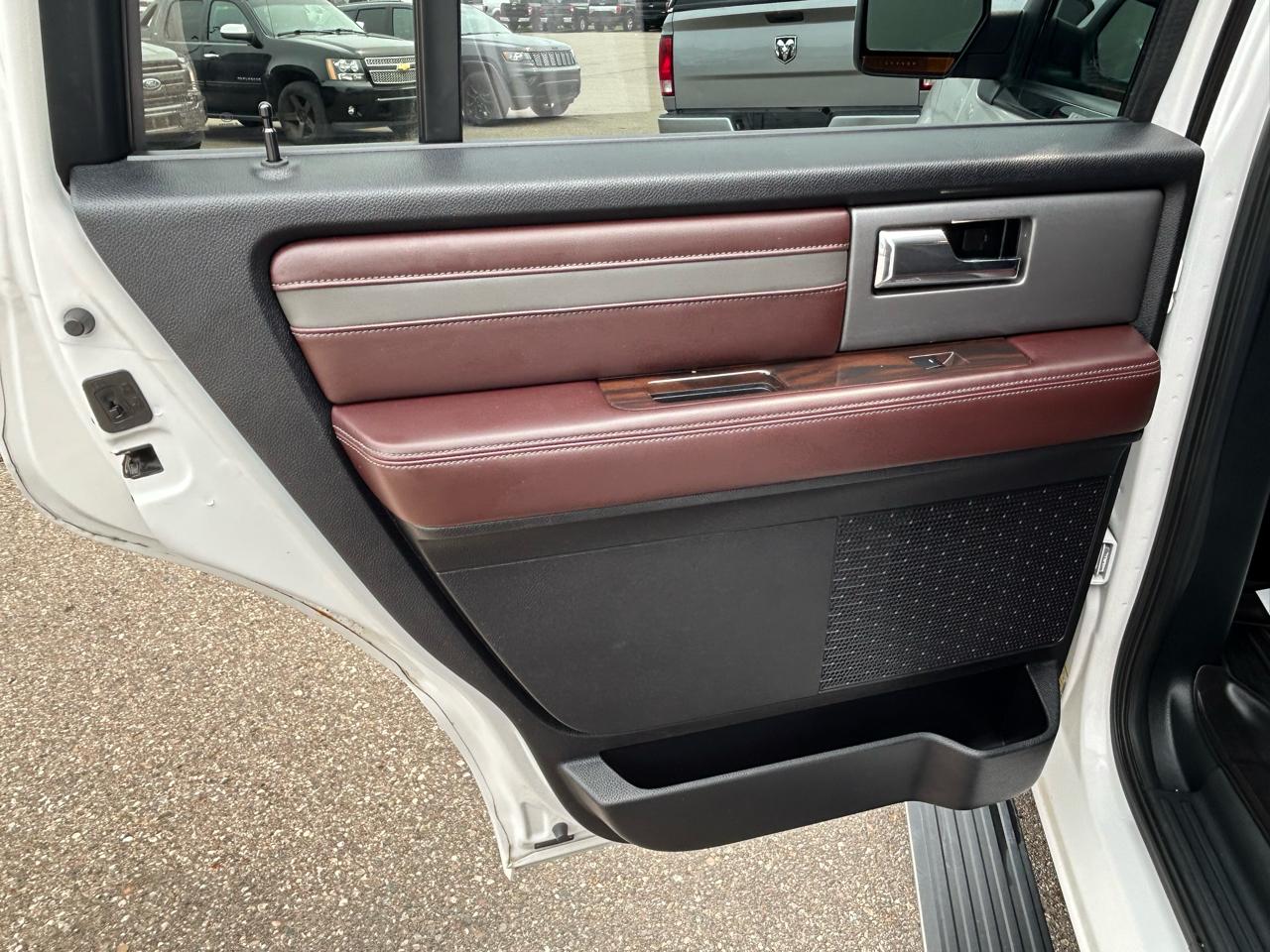 Ford Expedition 4WD 4dr Platinum 2016