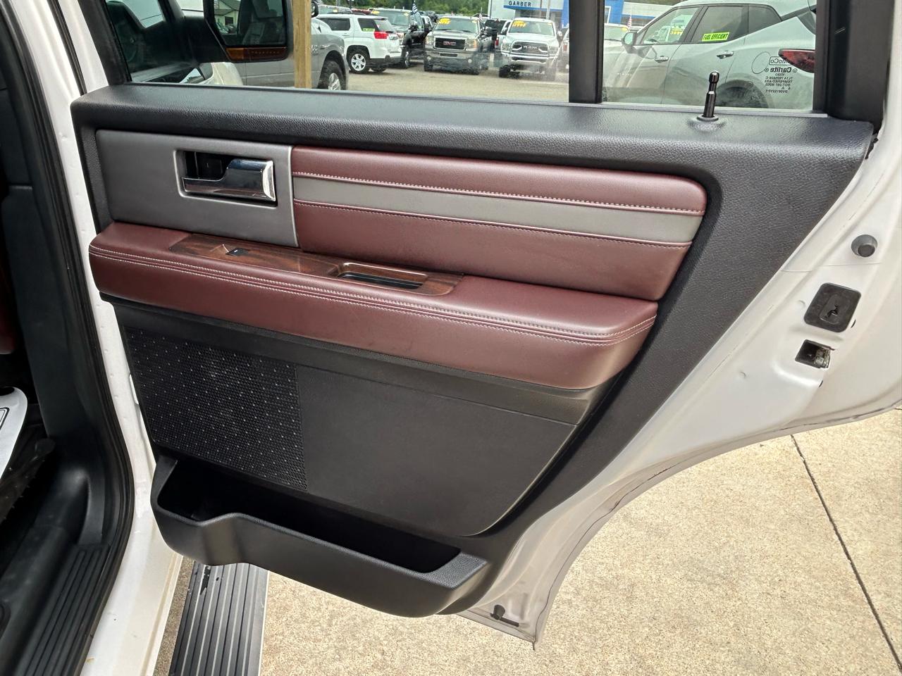 Ford Expedition 4WD 4dr Platinum 2016