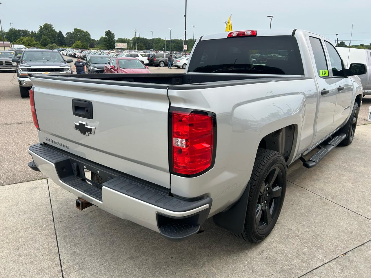 Chevrolet Silverado 1500 4WD Double Cab 143.5" Custom 2018