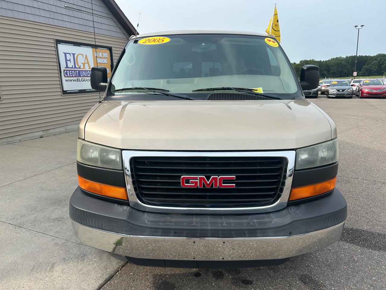 GMC Savana Passenger 3500 155" WB RWD 2005