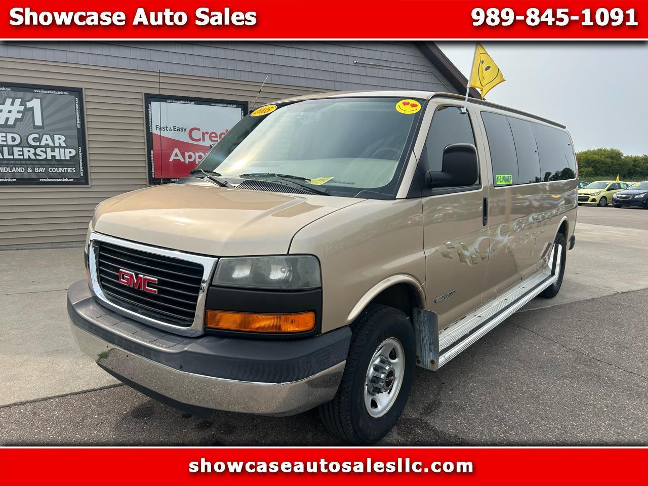 GMC Savana Passenger 3500 155" WB RWD 2005