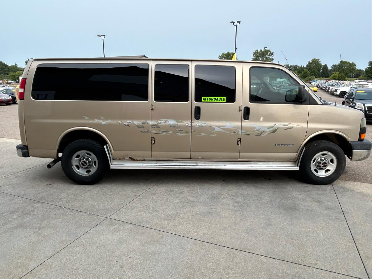 GMC Savana Passenger 3500 155" WB RWD 2005