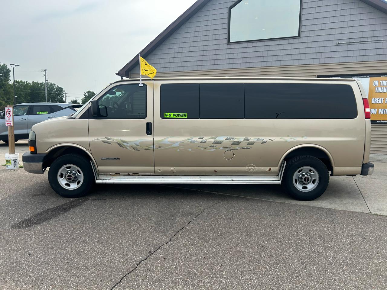 GMC Savana Passenger 3500 155" WB RWD 2005
