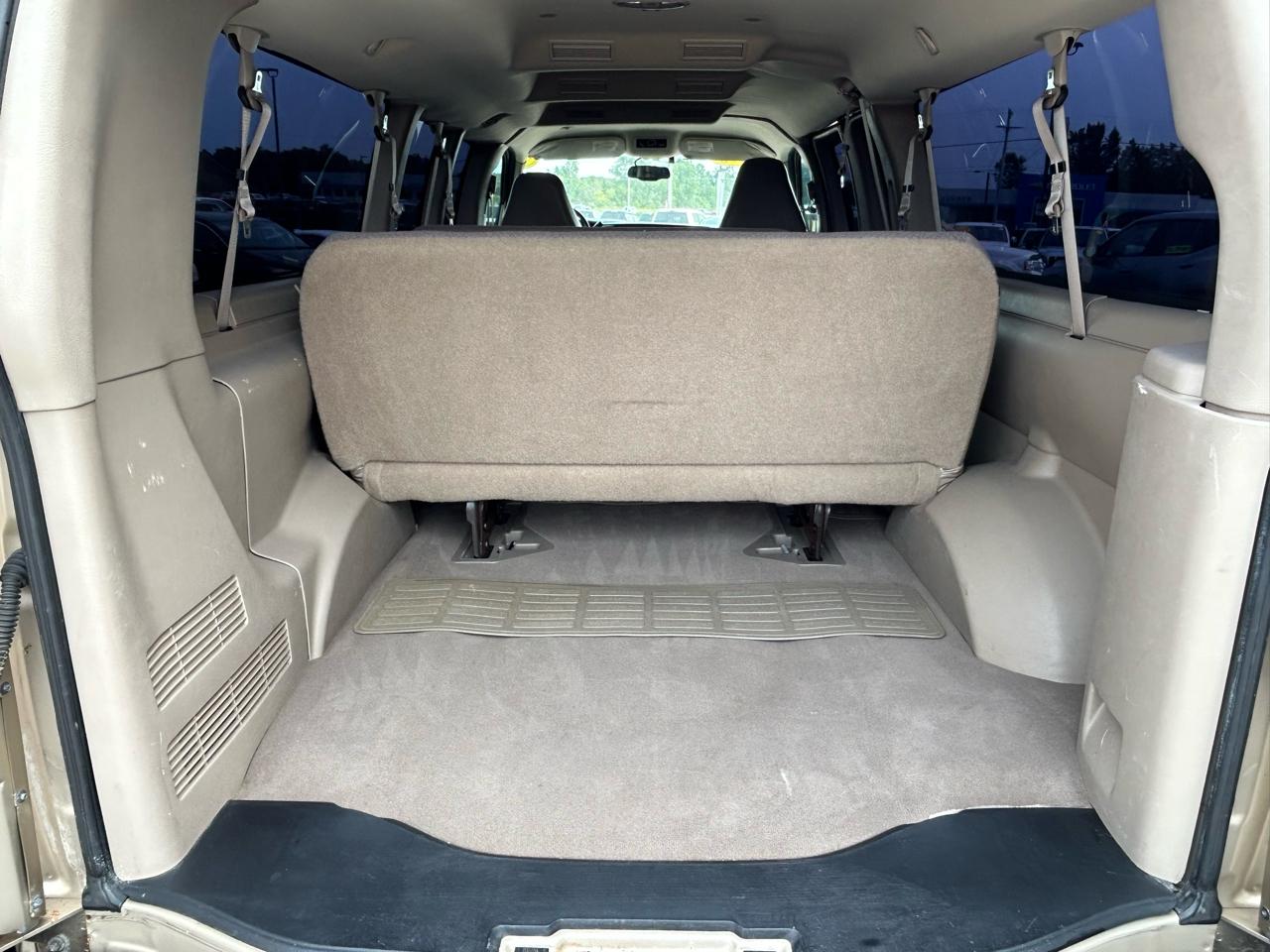 GMC Savana Passenger 3500 155" WB RWD 2005