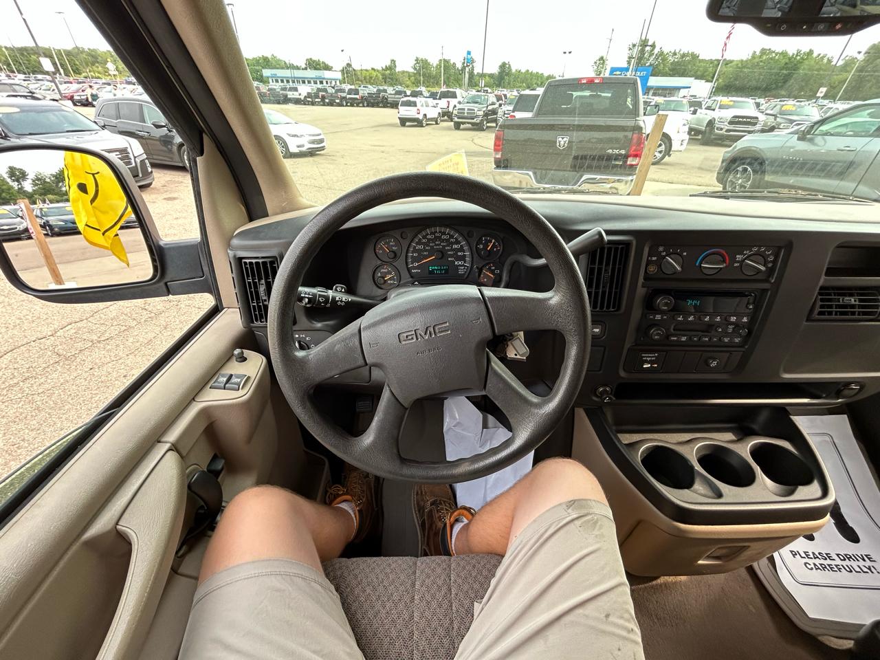 GMC Savana Passenger 3500 155" WB RWD 2005