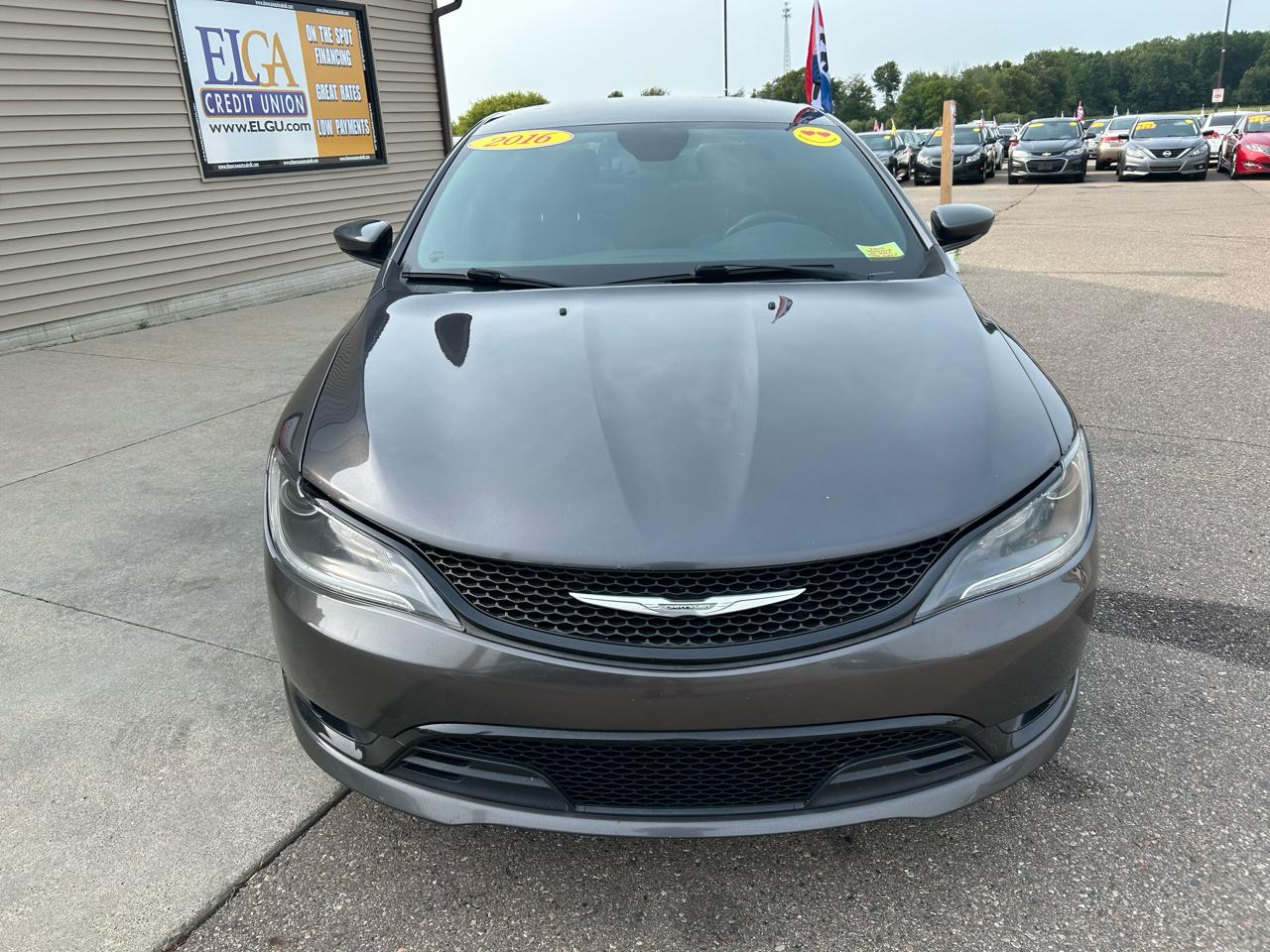 Chrysler 200 4dr Sdn S AWD 2016