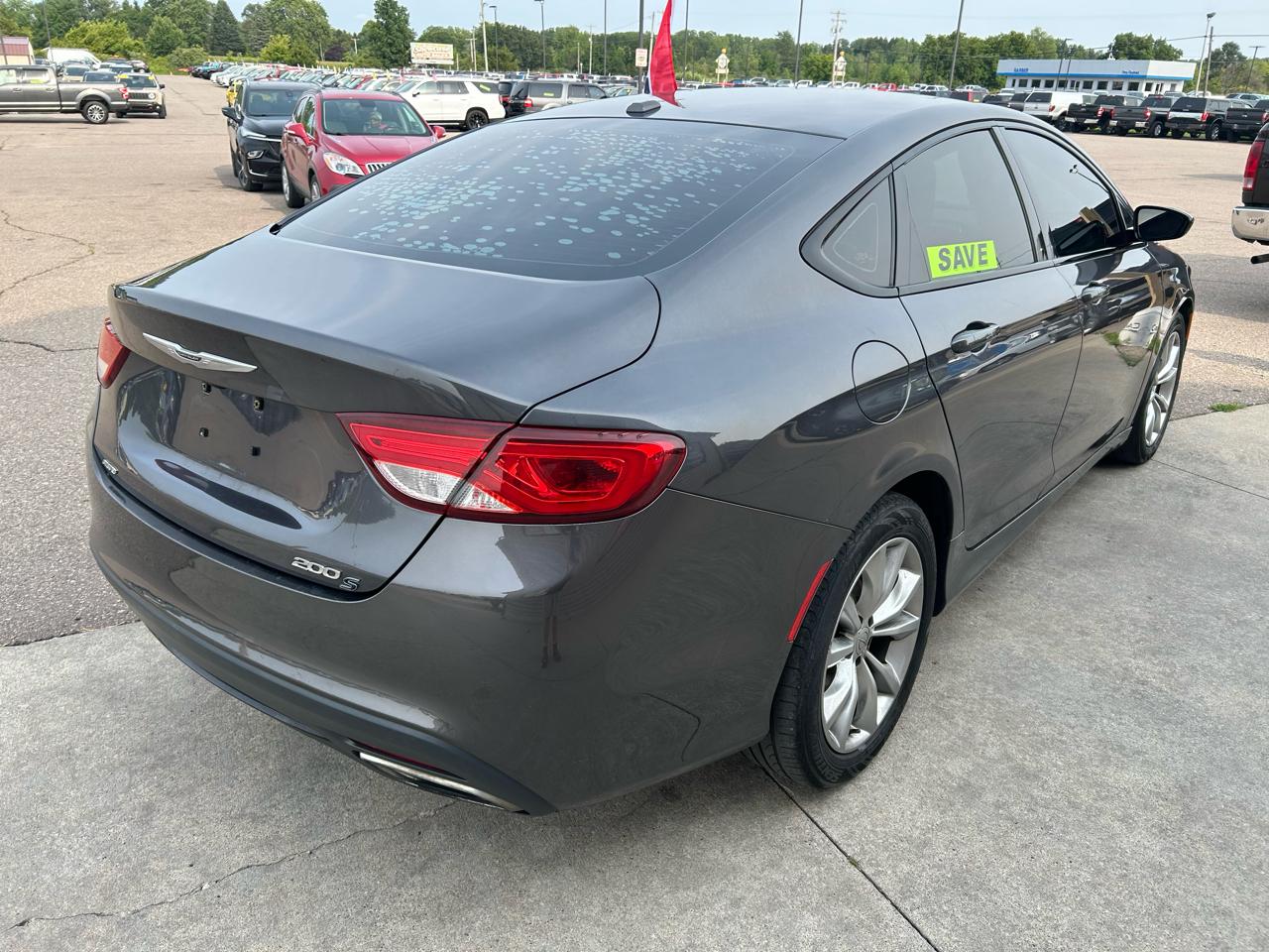 Chrysler 200 4dr Sdn S AWD 2016