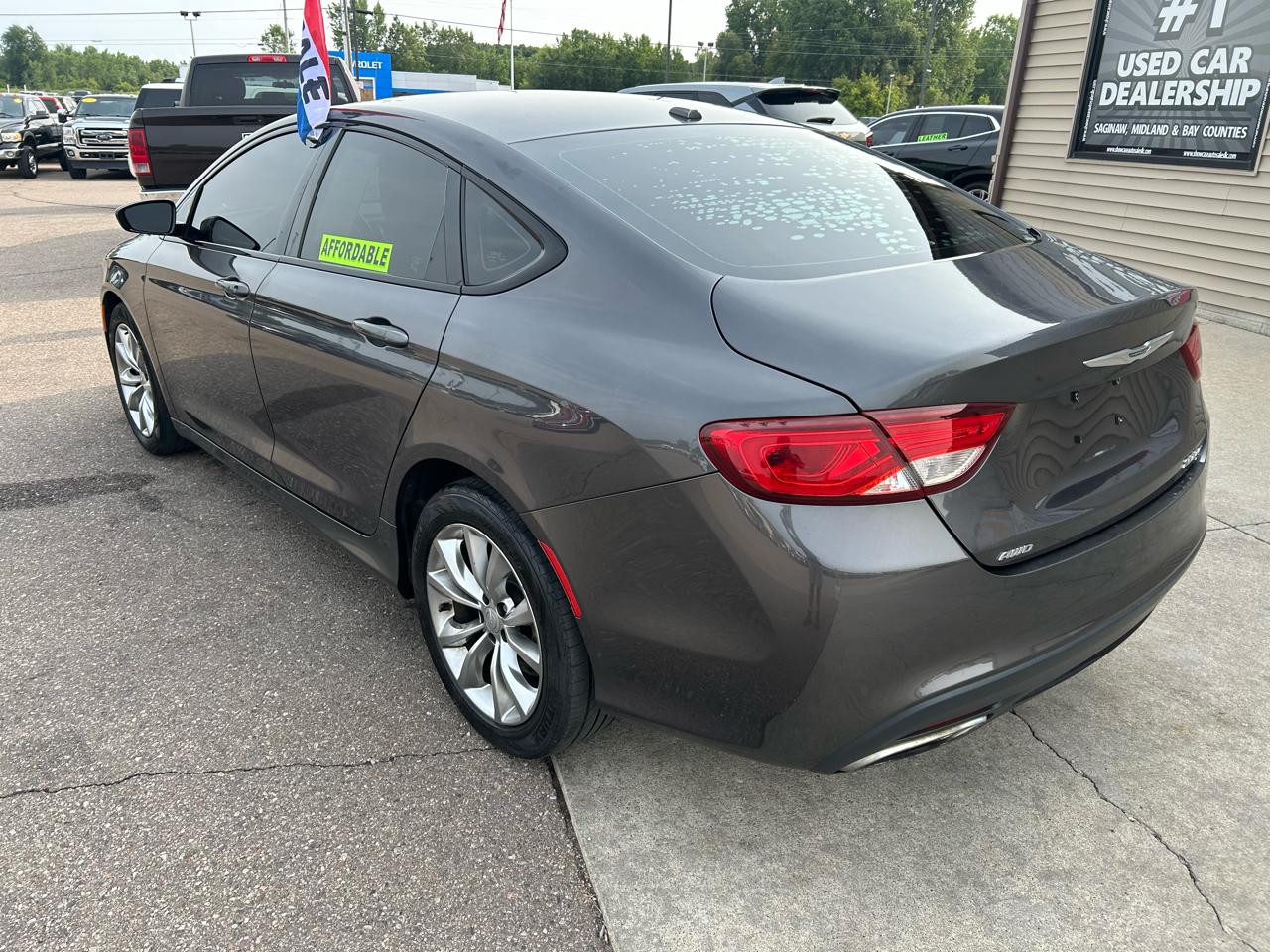 Chrysler 200 4dr Sdn S AWD 2016