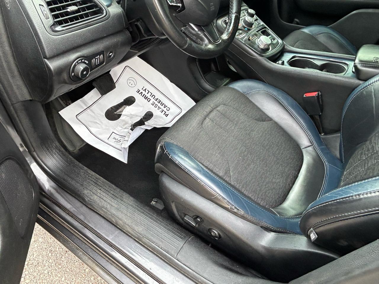Chrysler 200 4dr Sdn S AWD 2016