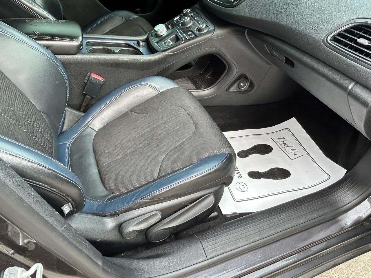 Chrysler 200 4dr Sdn S AWD 2016