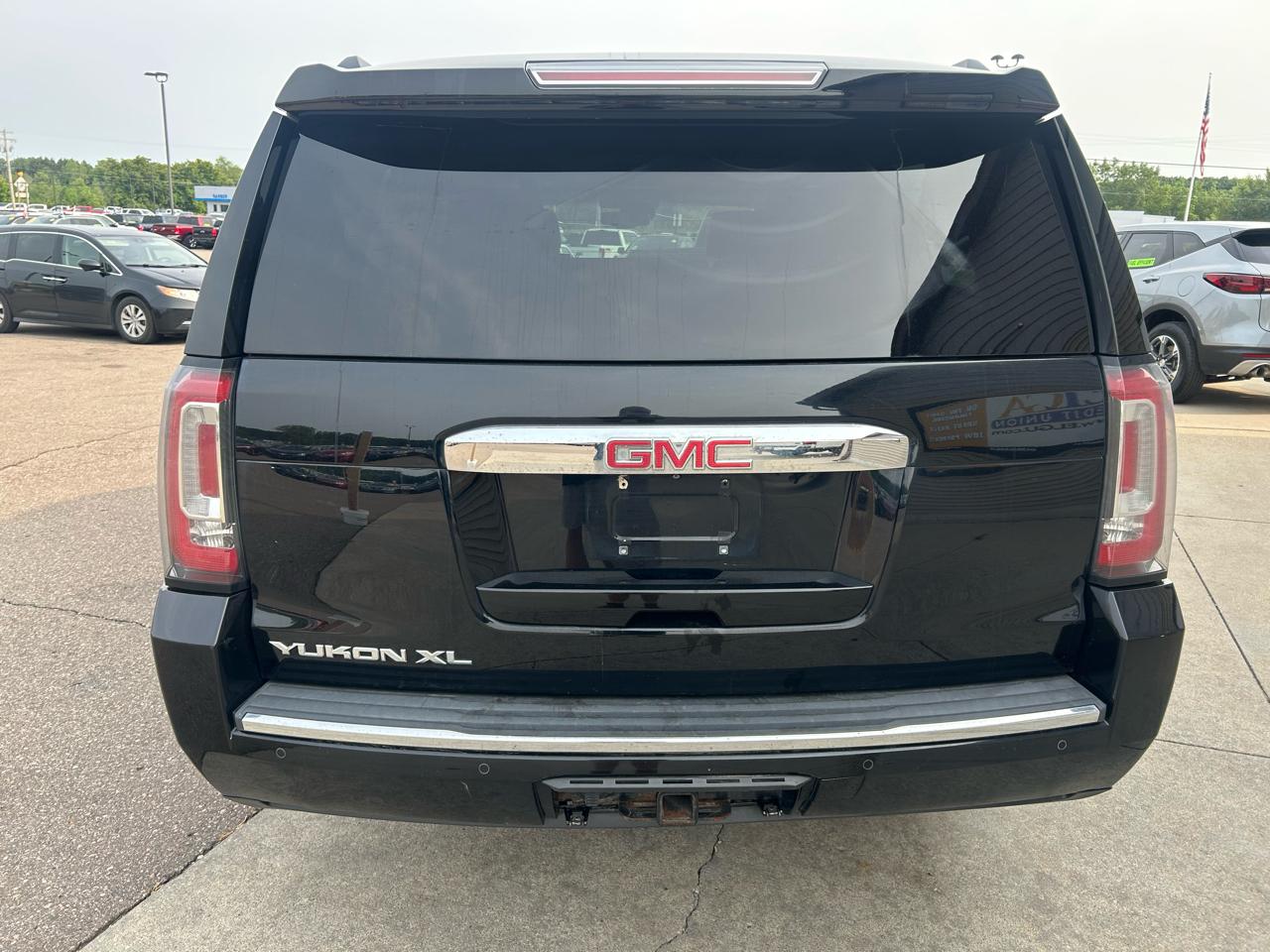 GMC Yukon XL 4WD 4dr Denali 2015