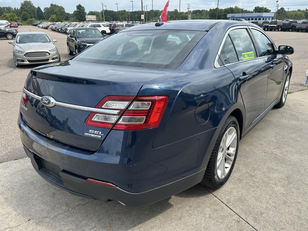 Ford Taurus 4dr Sdn SEL FWD 2016