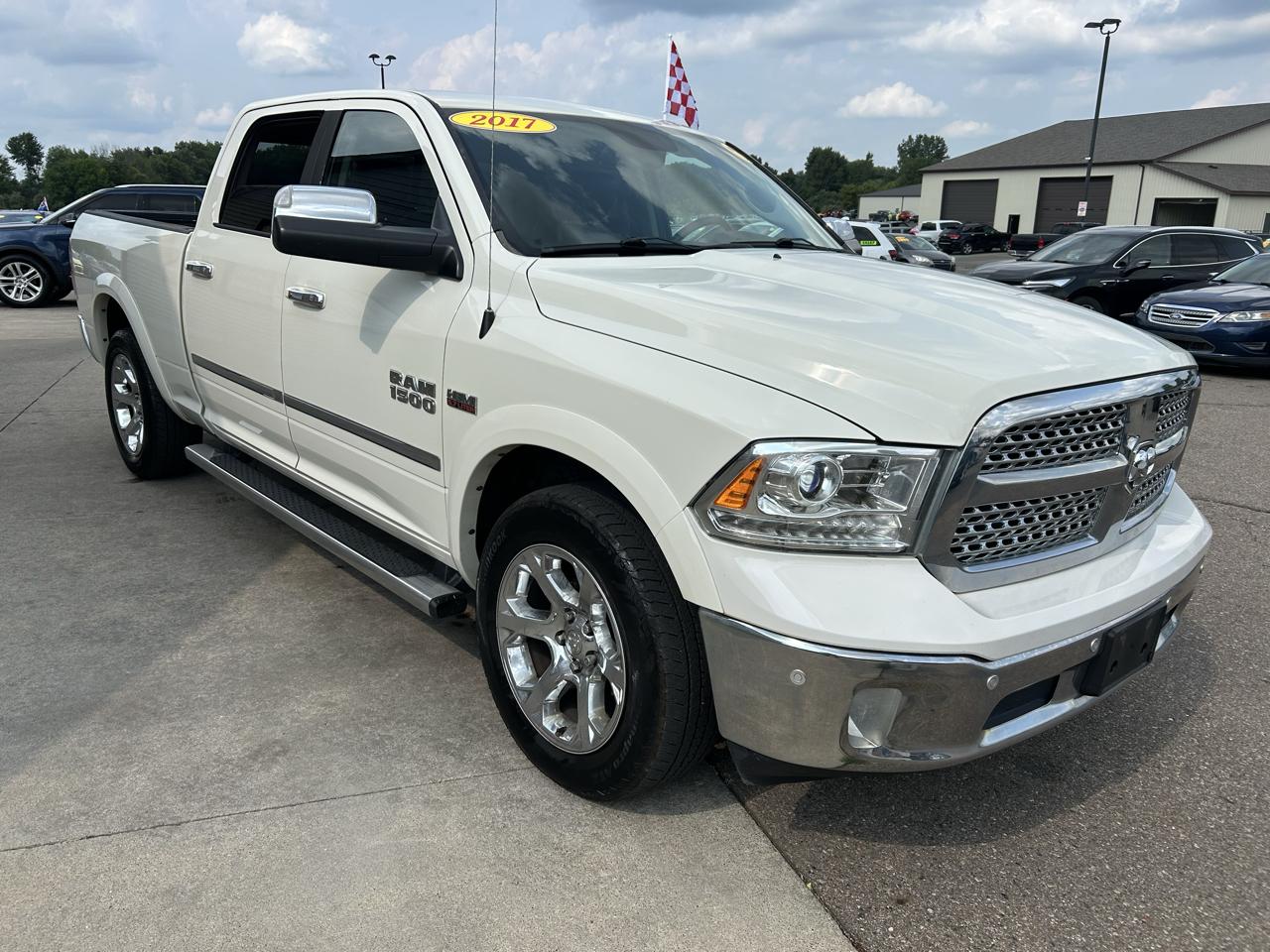 RAM 1500 4WD Crew Cab 149" Laramie 2017