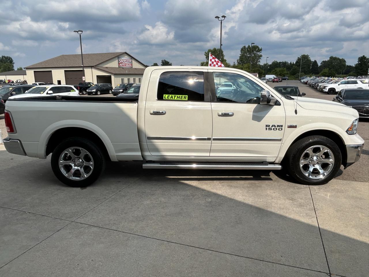 RAM 1500 4WD Crew Cab 149" Laramie 2017