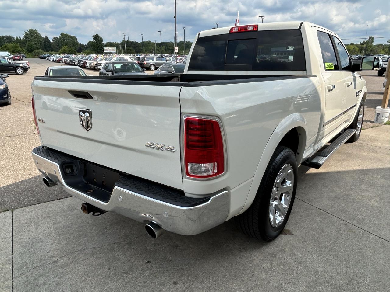 RAM 1500 4WD Crew Cab 149" Laramie 2017