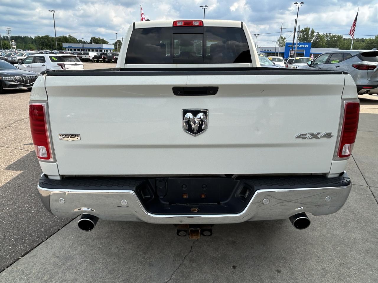 RAM 1500 4WD Crew Cab 149" Laramie 2017