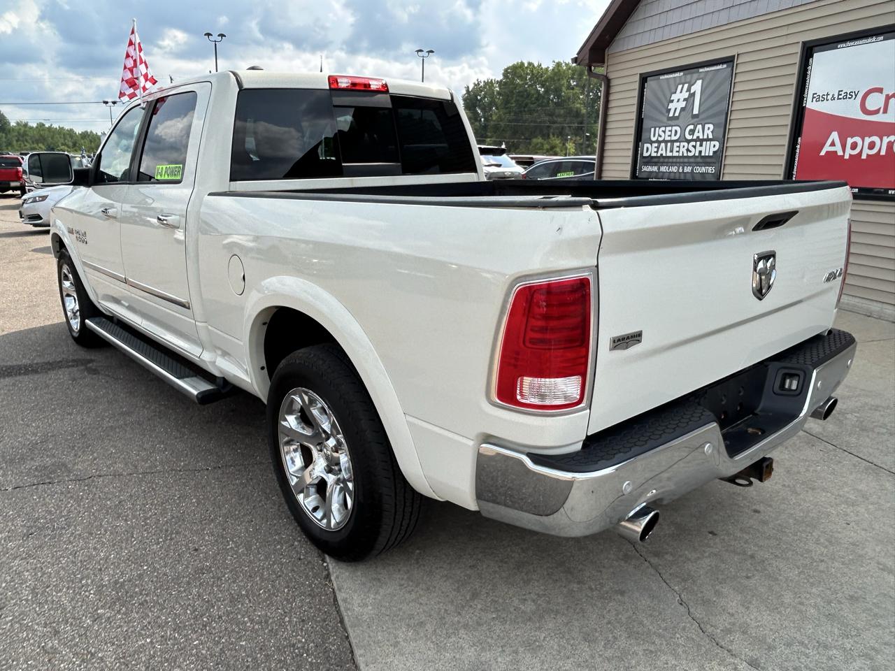 RAM 1500 4WD Crew Cab 149" Laramie 2017