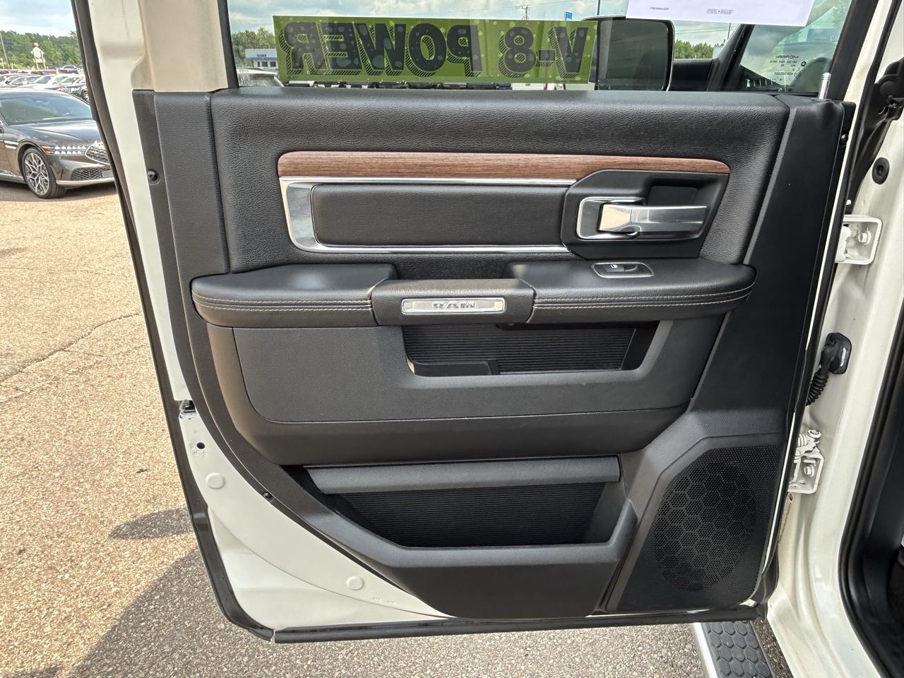 RAM 1500 4WD Crew Cab 149" Laramie 2017