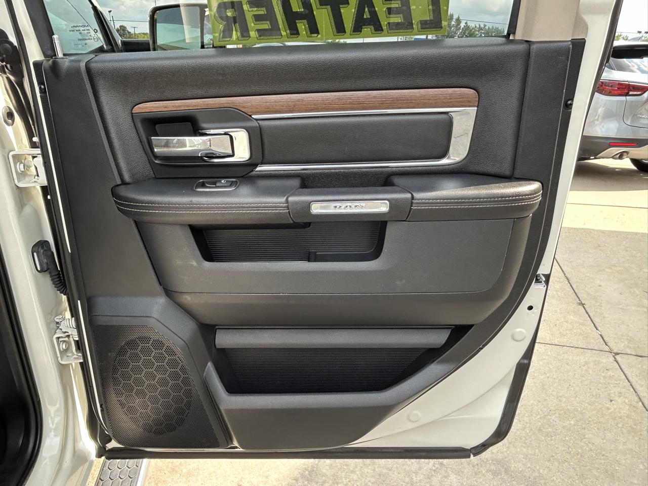 RAM 1500 4WD Crew Cab 149" Laramie 2017