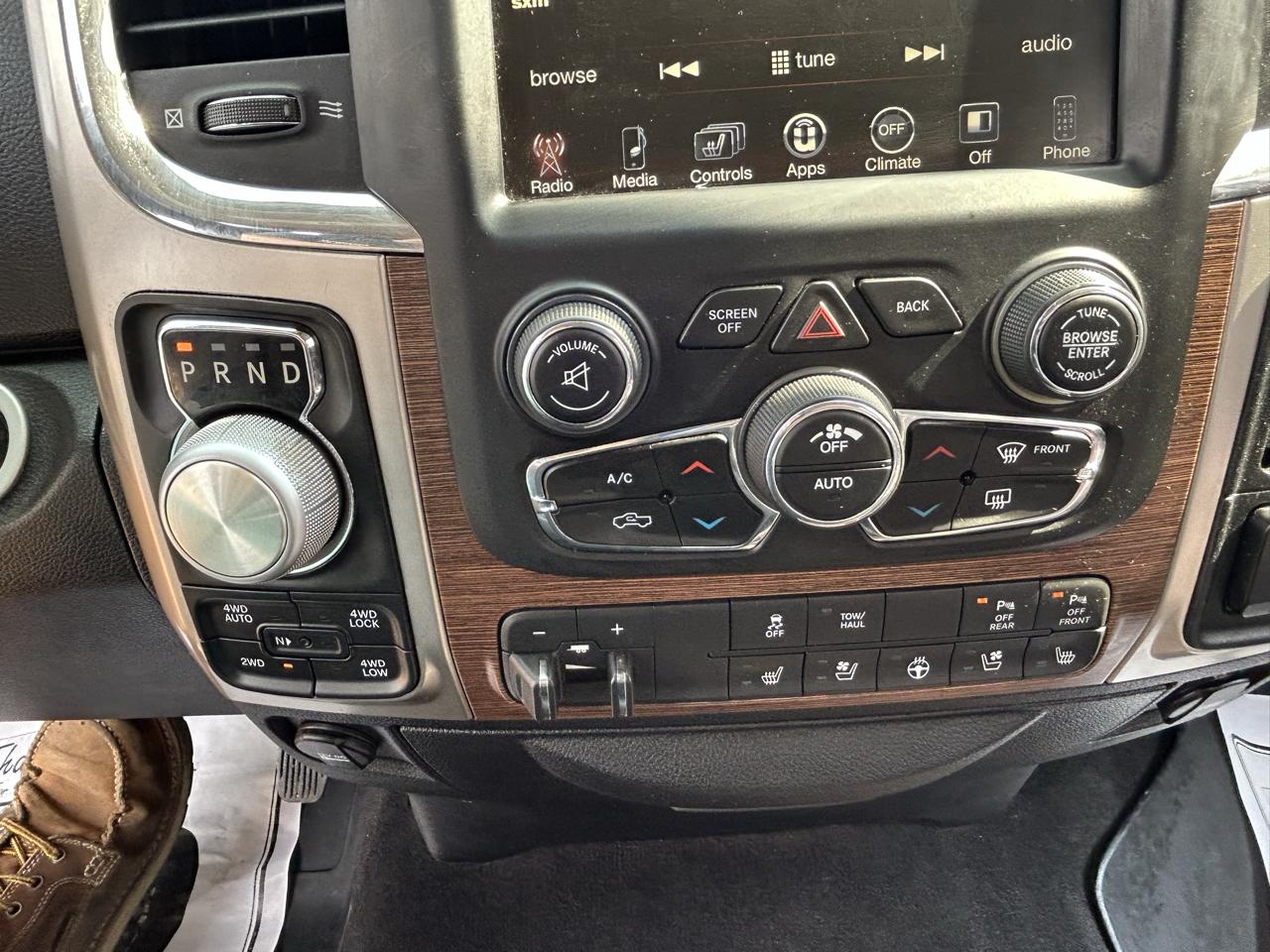 RAM 1500 4WD Crew Cab 149" Laramie 2017