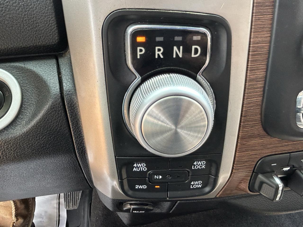 RAM 1500 4WD Crew Cab 149" Laramie 2017