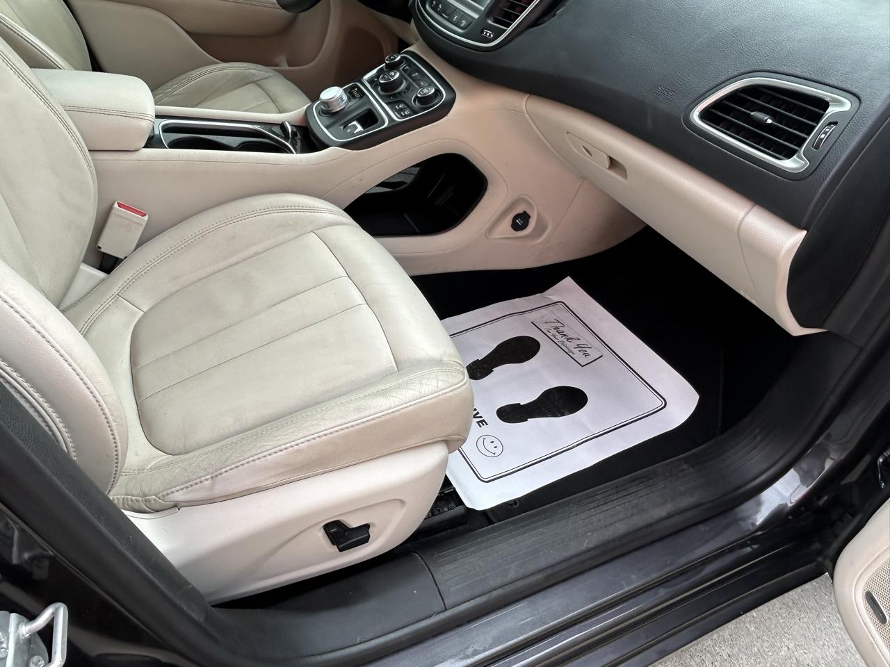 Chrysler 200 4dr Sdn C FWD 2015