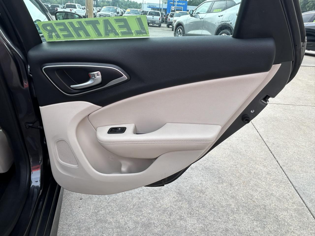 Chrysler 200 4dr Sdn C FWD 2015